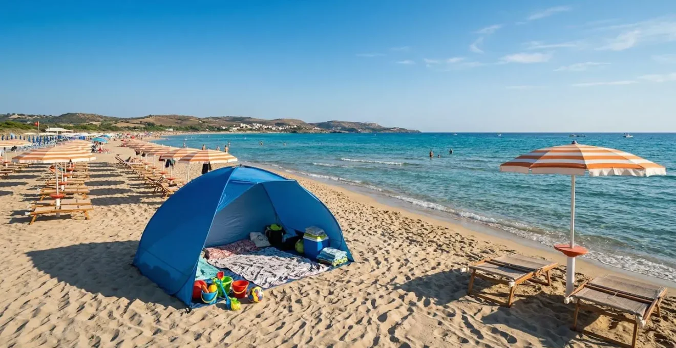 Tenda da spiaggia anti-UV moderna accanto a ombrelloni tradizionali